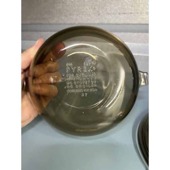 Vintage Pyrex Amber Glass Casserole Dishes with Lids Lot of 2 - Picture 7 of 9